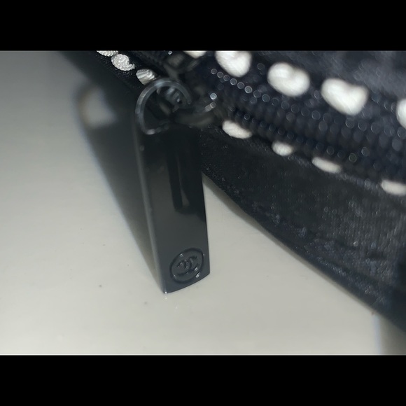 Chanel parfums black with white scalloped detailing cosmetic case 3 pockets - Picture 2 of 6